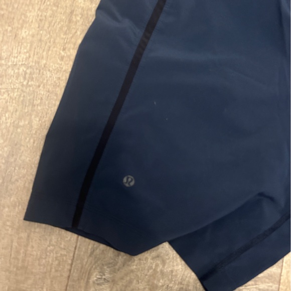 Lululemon Men's Navy Blue Shorts - Picture 5 of 5